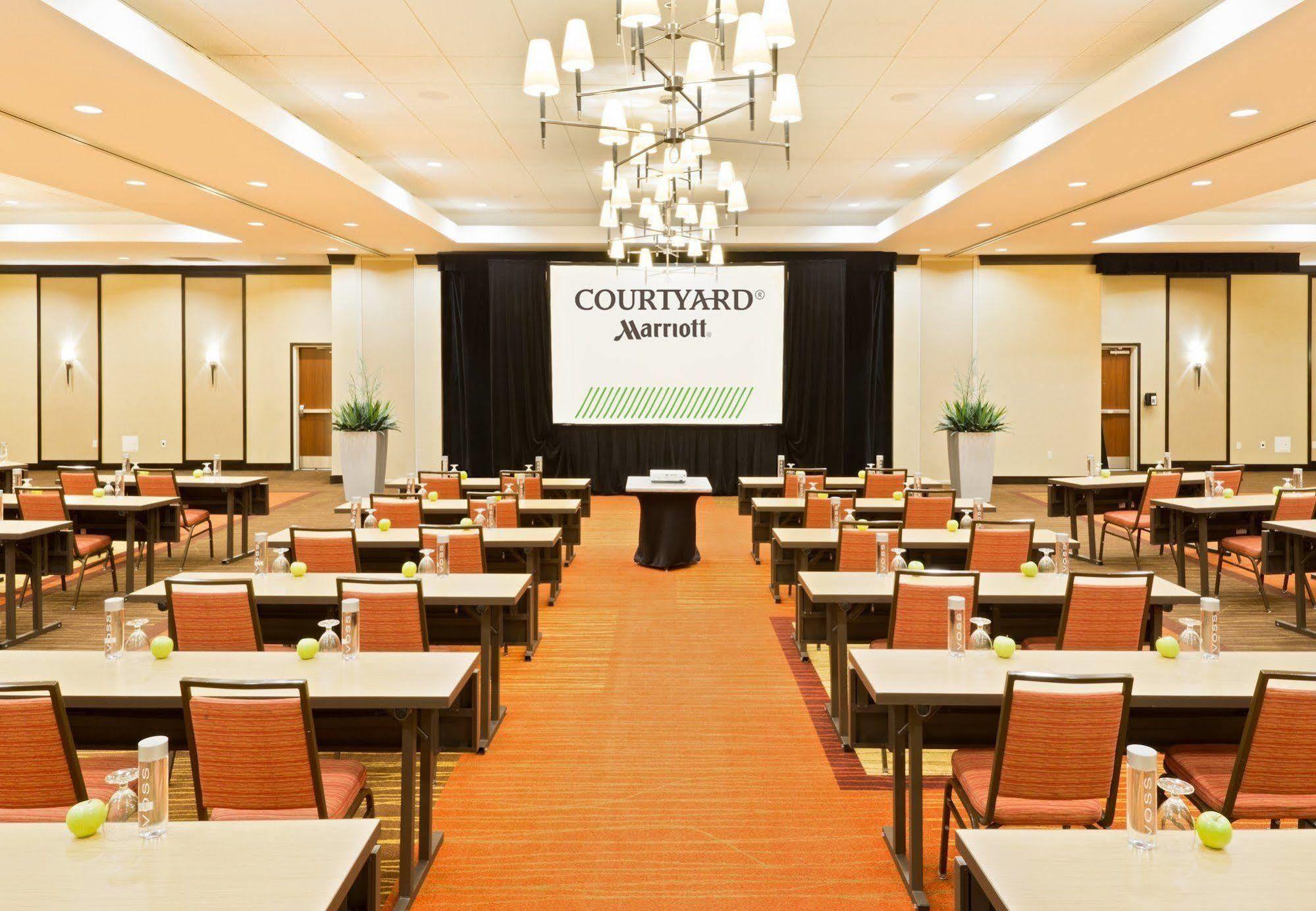 Courtyard Fort Wayne Downtown At Grand Wayne Convention Center Exteriér fotografie