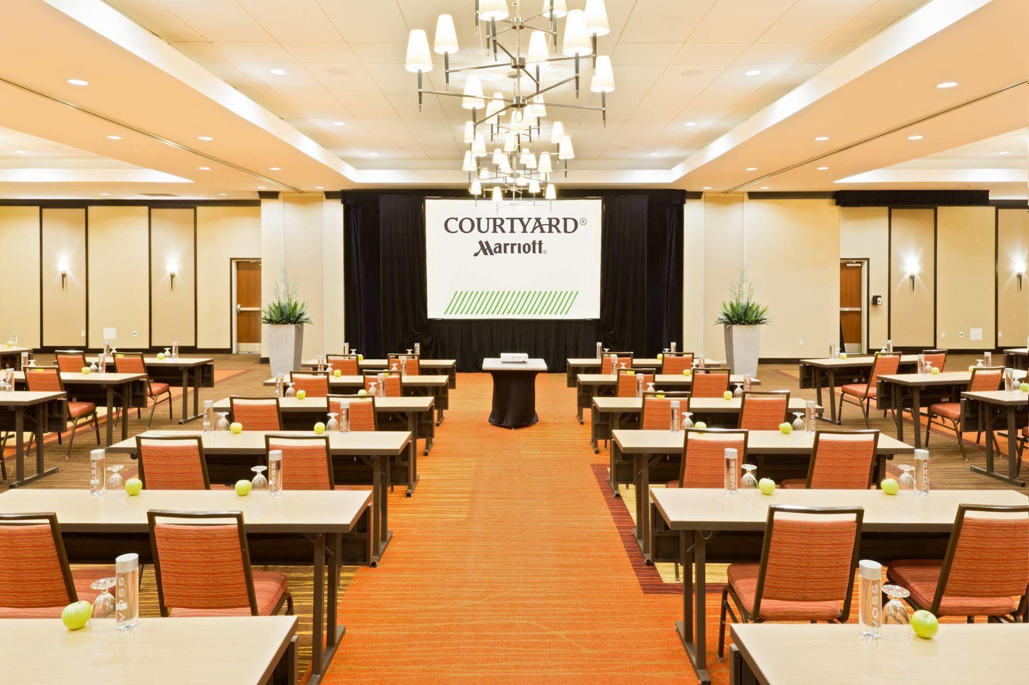 Courtyard Fort Wayne Downtown At Grand Wayne Convention Center Exteriér fotografie