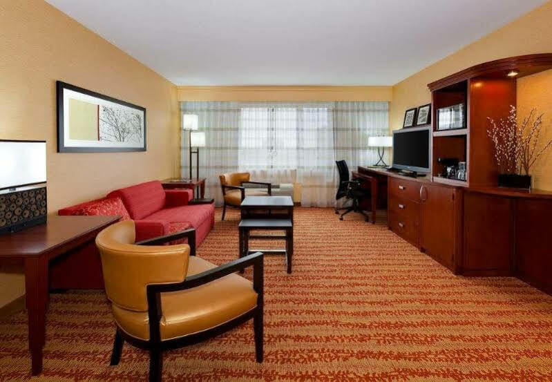 Courtyard Fort Wayne Downtown At Grand Wayne Convention Center Exteriér fotografie
